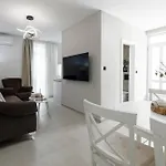 Cozy Corner 49 아파트